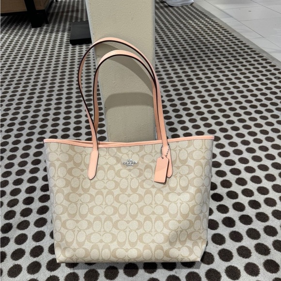 NWT！COACH CITY TOTE BAG IN SIGNATURE CANVAS（COACH 5696）